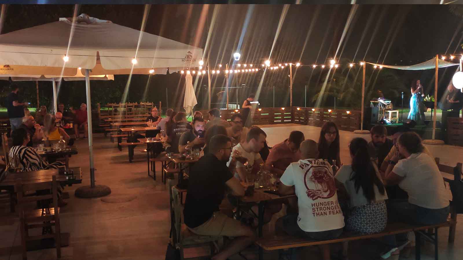 Vista garden Loggia Music Club