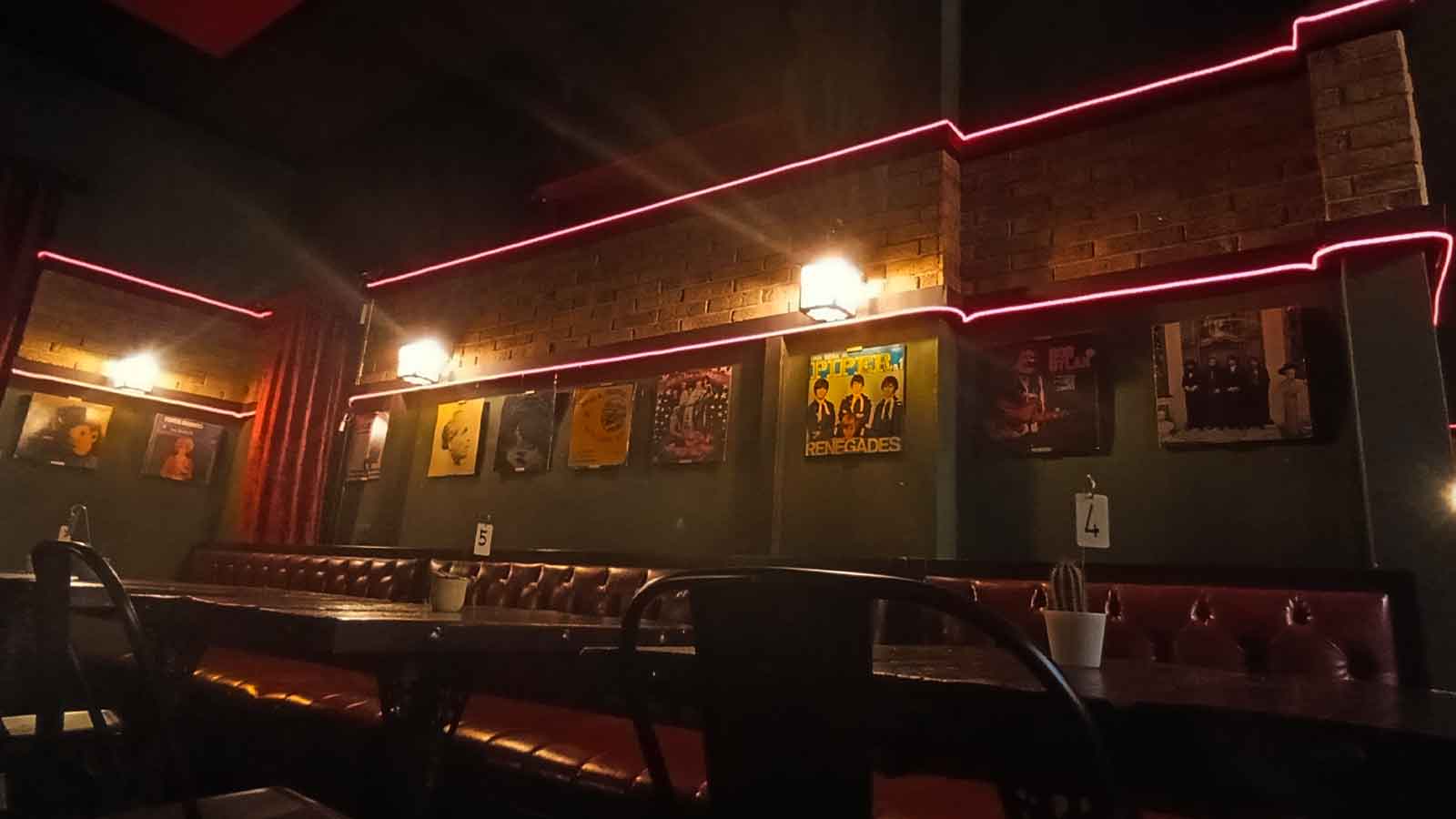Tavoli sala interna Loggia Music Club